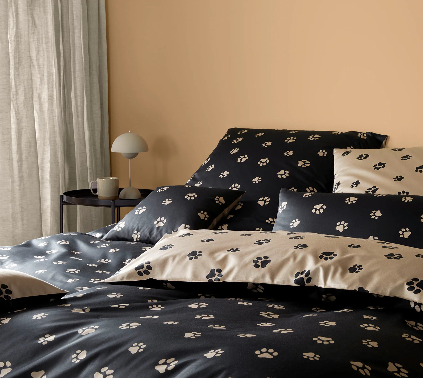 Povle�en� - Comfort Sat�n - Tlapky B�ov� / �ern� - Premium Mako Sat�n 