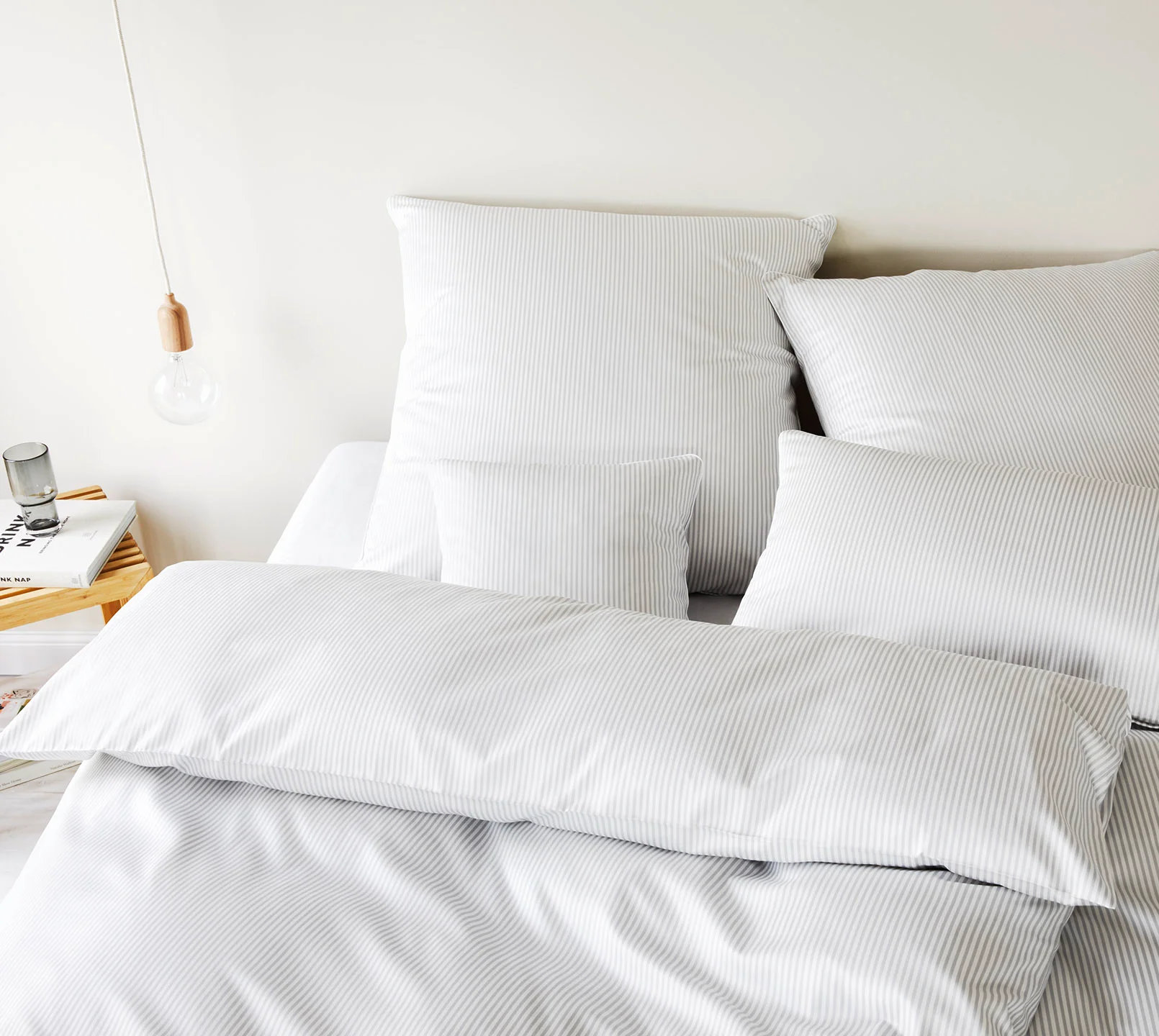 Povle�en� - Hamburg - B�lo Sv�tle �ed� - Premium Mako Sat�n