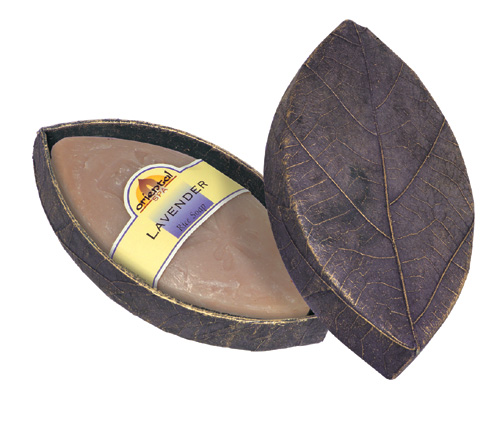 Orient�ln� M�dlo v Krabi�ce ve Tvaru L�stku s R��ov�m olejem 