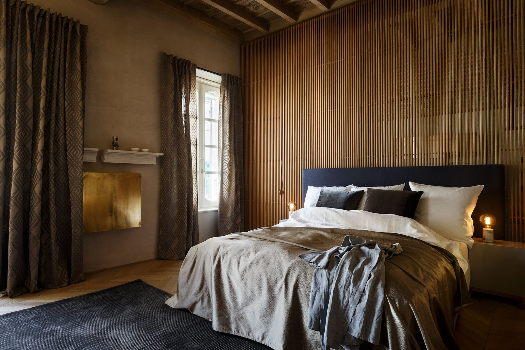 Elegantn� Z�v�s Alvear Palace - Christian Fischbacher - Luxury